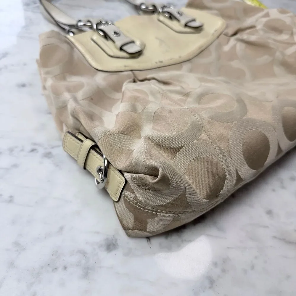 Coach Handbags Beigh Tan And Cream Logo No D1082-14578